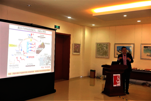 做爱视频
李勇进教授作学术报告