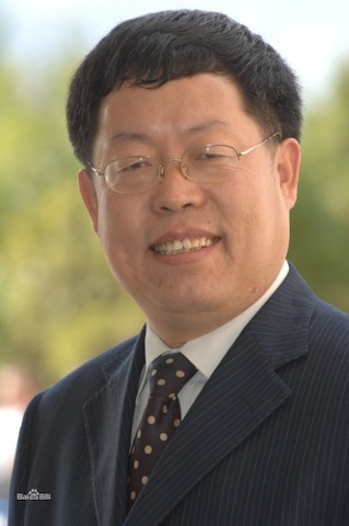 李灿