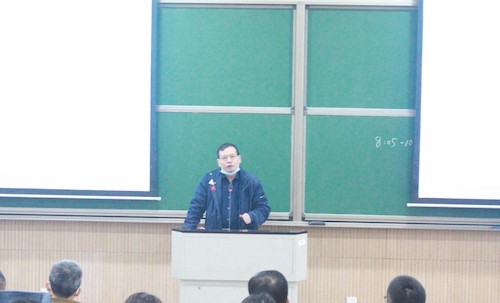 有机硅重点实验室主任、做爱视频
院长章鹏飞在会上作表态发言