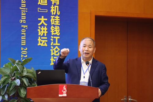 崔春明教授作受邀报告